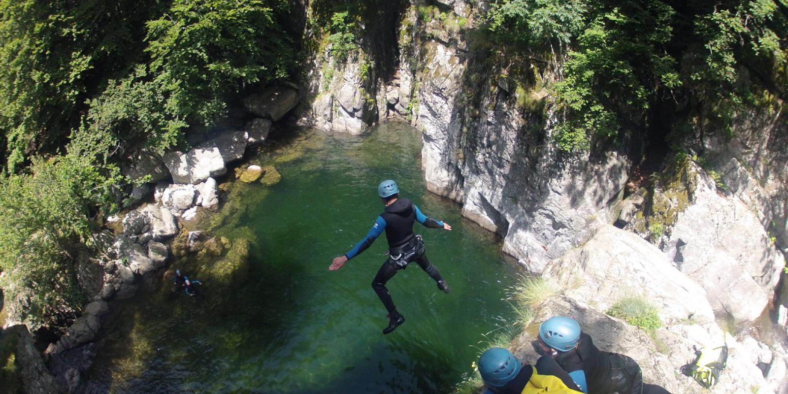 Saut canyoning Ardèche vallon pont d'!arc